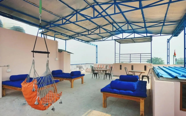 Live Free Hostel