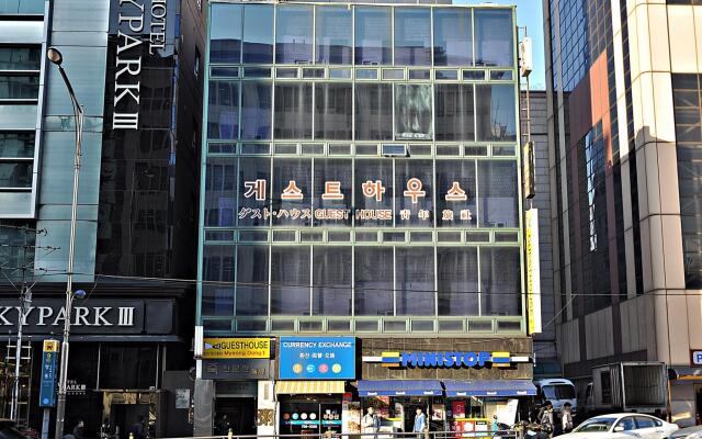 Отель Guest House Myeongdong вид на фасад