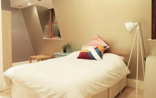 Family 3 Bedroom Home in Maida Vale