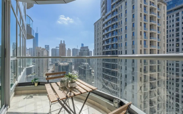 Refined 1BR Retreat in The Point Tower - Marina