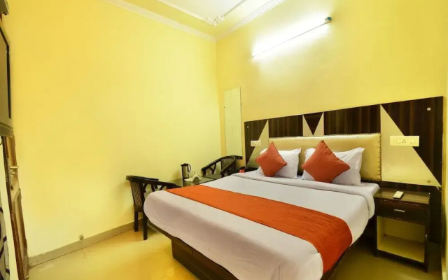 OYO 8073 Grand Residency
