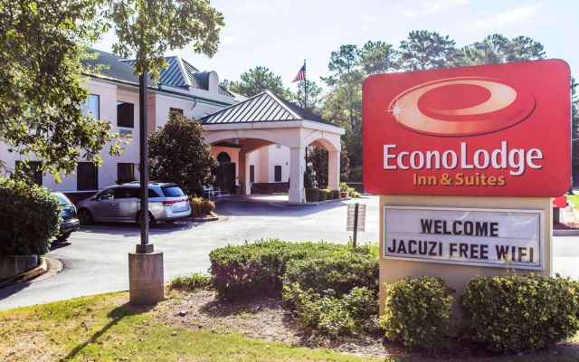 Econo Lodge Inn & Suites Marietta near Dobbins ARB