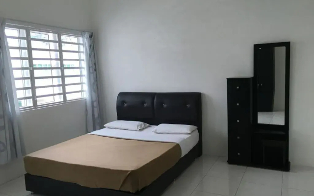 Chua Gin Holiday House 2