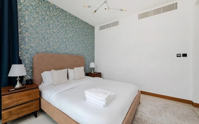 Stylish 2BR with Marina Views