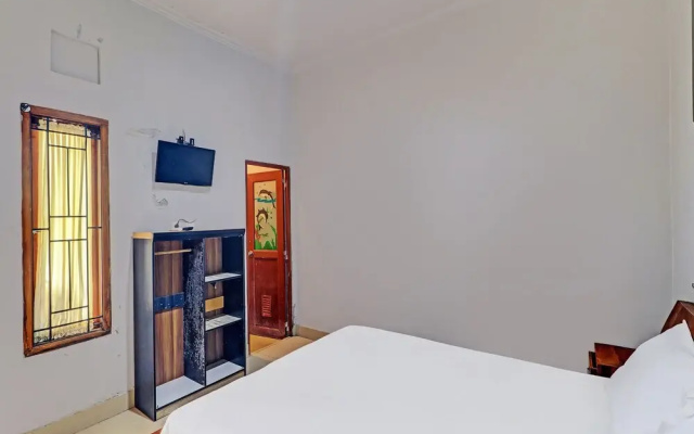 OYO 92203 Tata Guest House