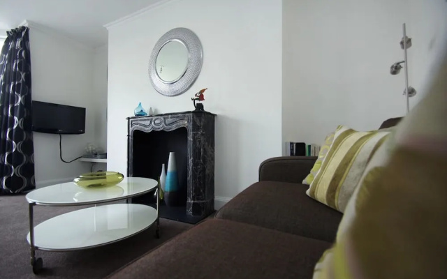 New Steine Apartment Sea View by Brighton Holiday Lets