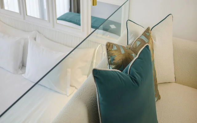 Отель Petit Palace Suites Hotel