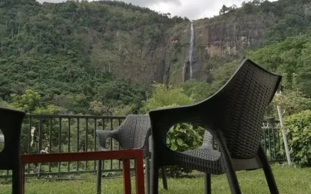 diyaluma falls inn