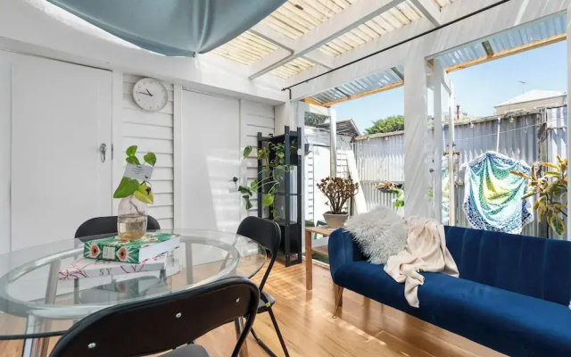 Beach house 2km CBD