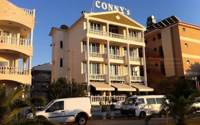 Conny's Boutique Hotel - Adults Only вид на фасад