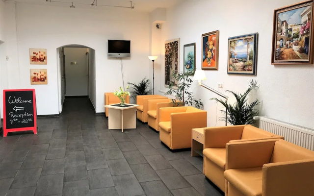SMARTY Airport Cologne Hotel
