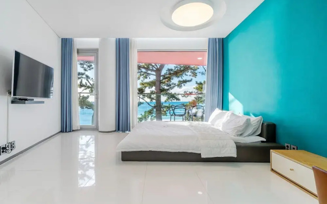 Boryeong Lavar Pool Villa