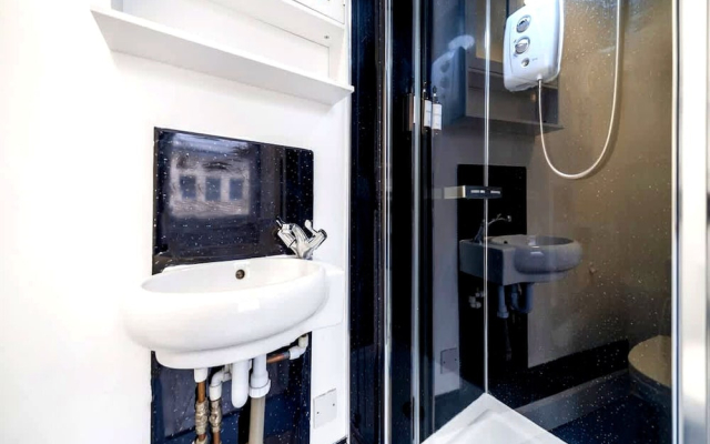 West Kensington Modern Couple Retreat