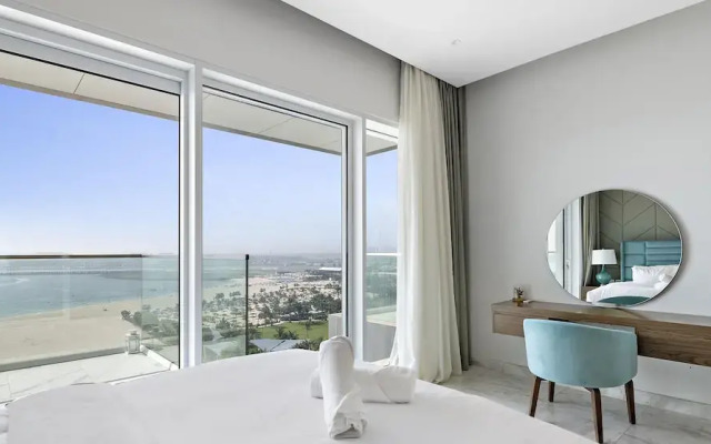 WelHome - Luxe Apt With Dazzling Views Steps From The Beach