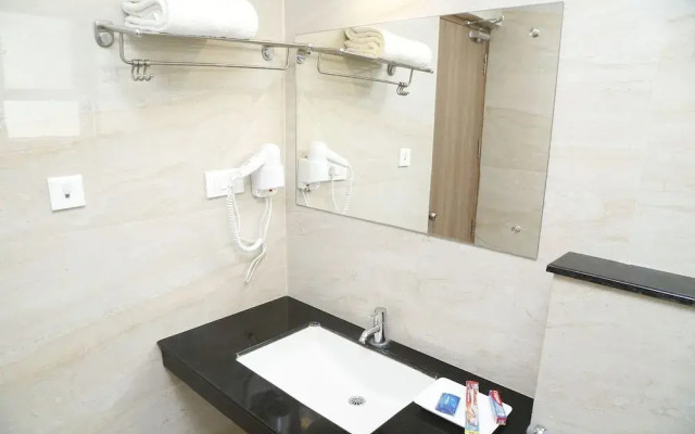 Capital O 37664 Hotel Grand Plaza