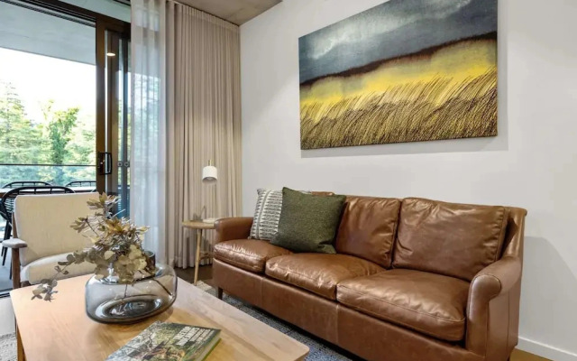 Luxe 2-bed Inner-city Abode With Alfresco Dining
