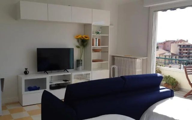 Neptune 5, top floor, sea view