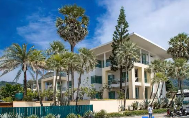 Karon - Beachfront Two BR Suite - Walk to Beach