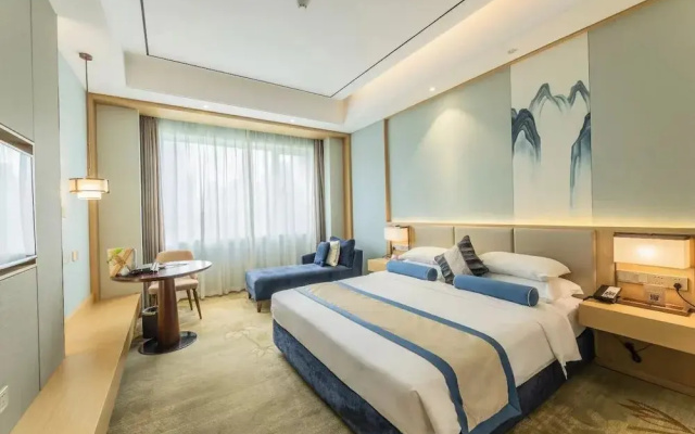 Century Runhua Hotel