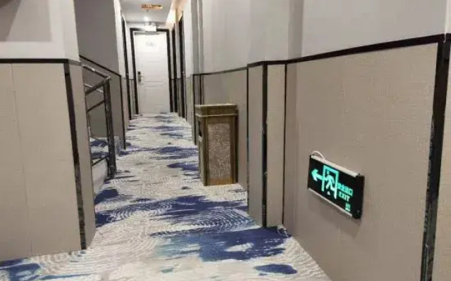 Huayi Hotel (Jinmao Building, Linquan County, Liyang City)