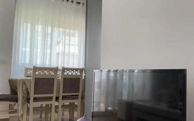 Lovely 2-bed Apartment in Gjiri i Lalzit