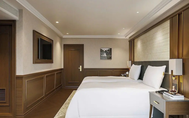 Paradise Legacy Cruise Halong