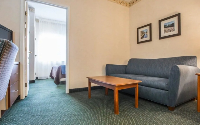 Quality Inn & Suites Dixon near I-88