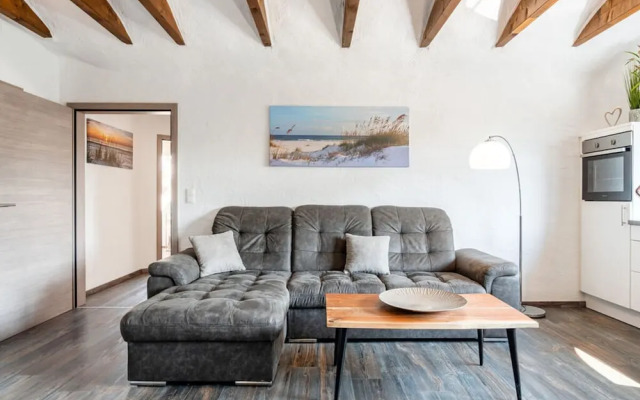 No. 7 Lake View Modern Retreat