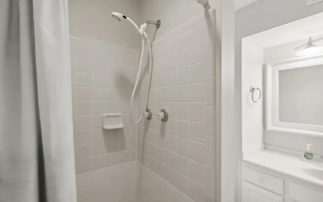 Steps to The Beach - 3BR Ocean View