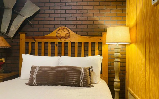 Deluxe Big Texan Multi Suite