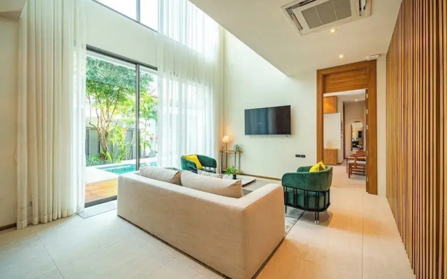 Teak 5BR Pool Villa Bang Tao + Airport Shuttle