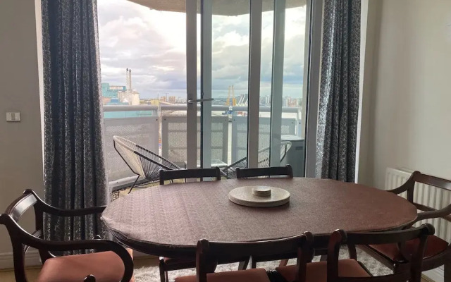 2 Bed Flat - Sleeps 4 - Parking - Wifi