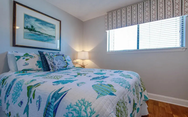 Sandy Toes by Book That Condo