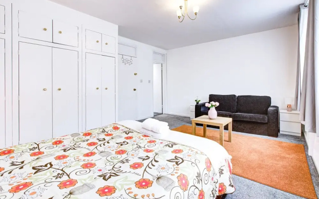 Gorgeous 4 Bedroom House in Central London