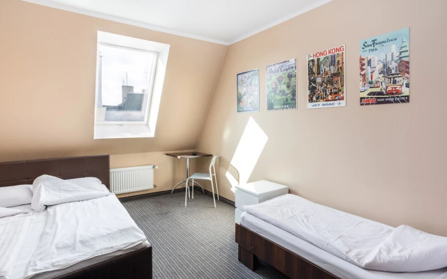 Shick Hostel & Apartments