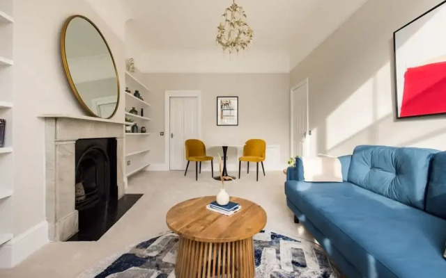 Chic Sunlit Earls Court Flat