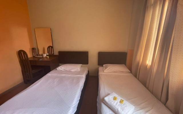 OYO 91284 White House Hotel Kluang