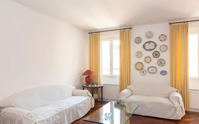 Dora Trevi Apartment