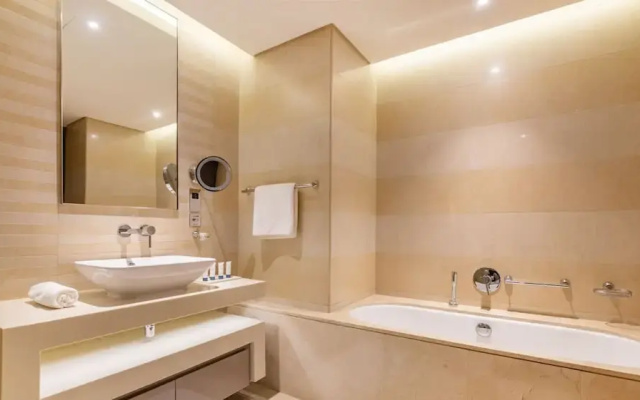 Elegant 1BR Apartment Near Dubai Frame