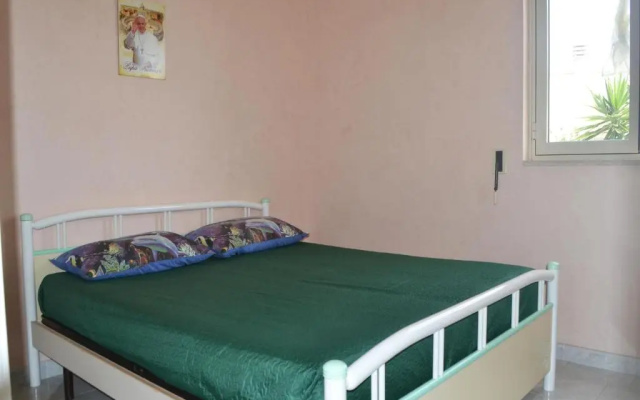Central Holiday Home With Terrace And Garden, Parking Available
