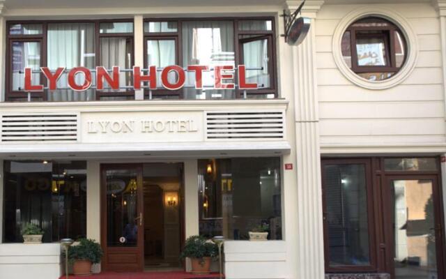 Lyon Hotel вид на фасад