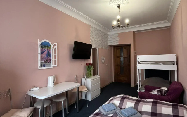 Меблированная комната Family House (Фэмили Хаус) на проспекте Независимости