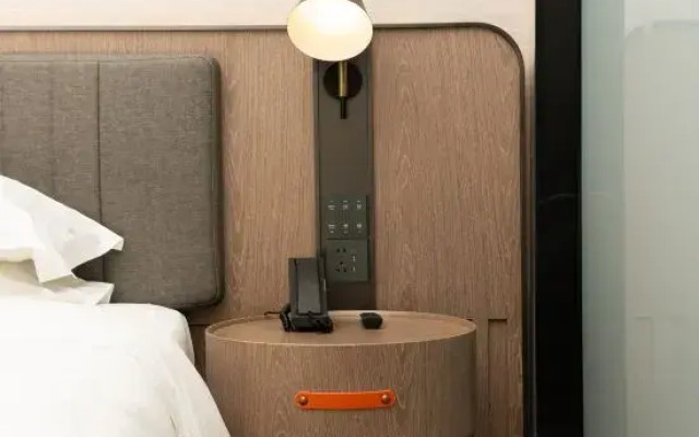 Echarm Hotel (Zhanjiang Seaside Avenue Zhong Jiangnan Shijia)