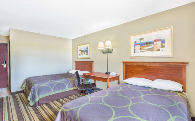 Super 8 by Wyndham Tilton/Lake Winnipesaukee
