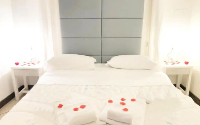 Suite in Love 21 by Zoom in Earth (Adults Only)
