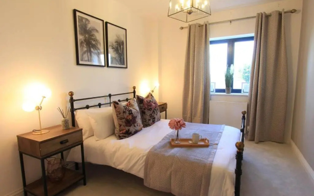 Cabot Mews Apartment 6