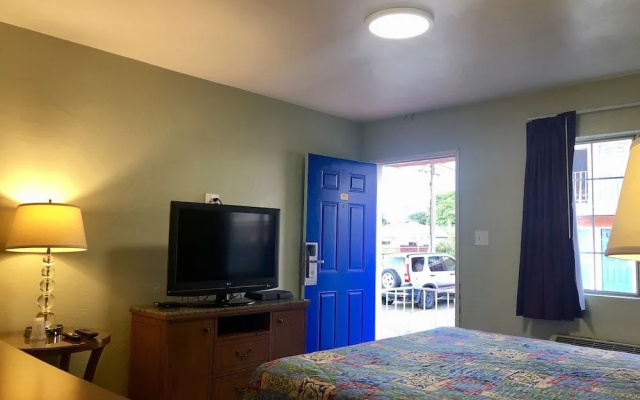 La Petite Rouge Motel