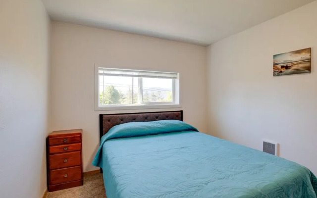 Bay City Vacation Rental Escape ~ 5 Mi to Marina!