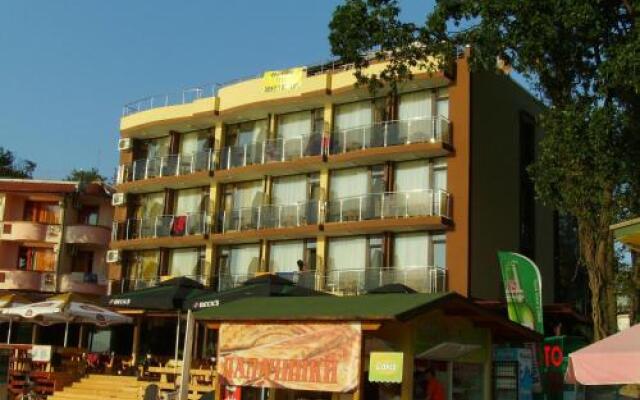 Family Hotel Teos вид на фасад