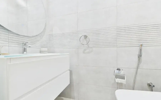 Spacious 2 BR with Sea & Marina View